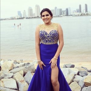 Royal blue prom dress( price is negociable)