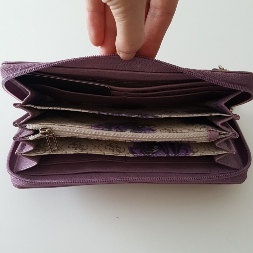 GUESS  LAVENDER ZIP UP WALLET NWT - Picture 4 of 7