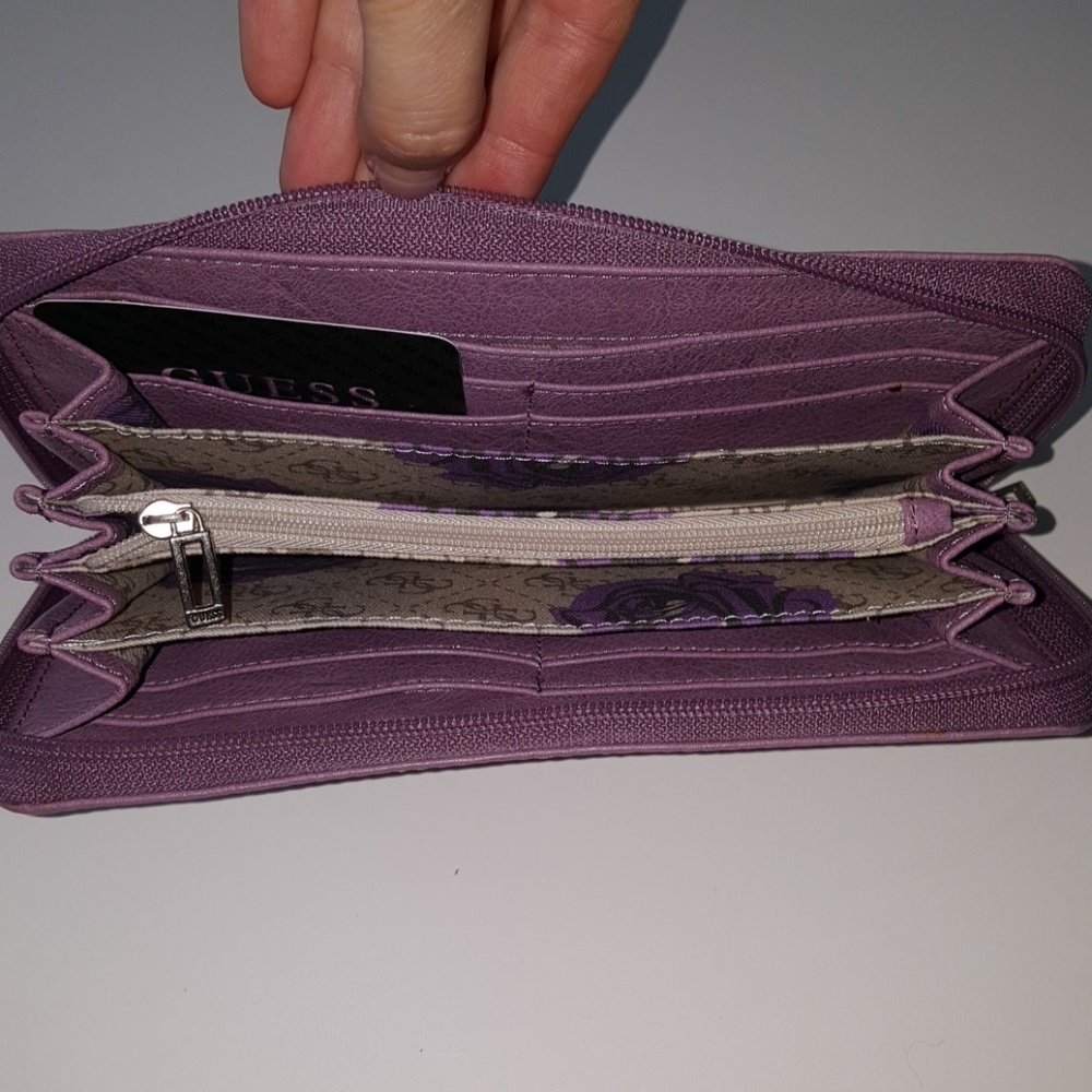 GUESS  LAVENDER ZIP UP WALLET NWT - Picture 5 of 7