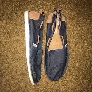 Never been worn Toms!!!