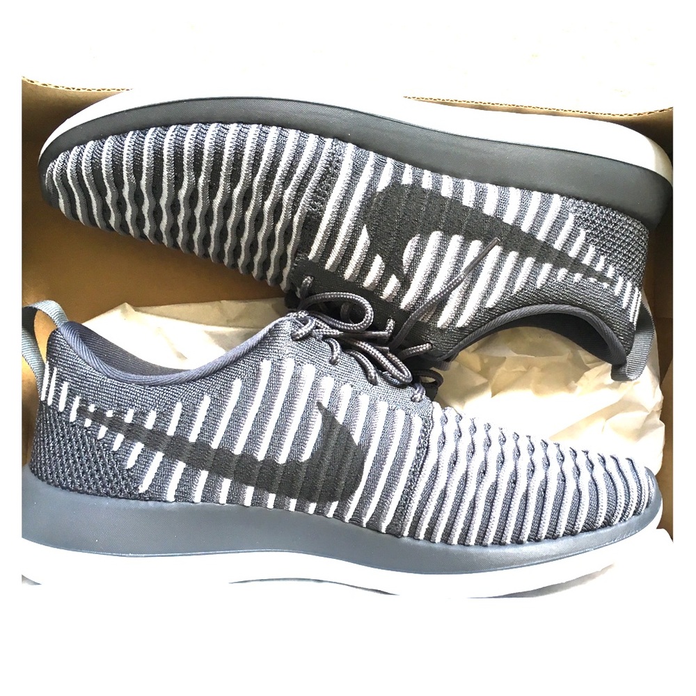 NEW IN BOX Women's Nike Roshe 2 Flyknit