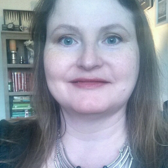 Meet your Posher, Christina - Picture 1 of 1