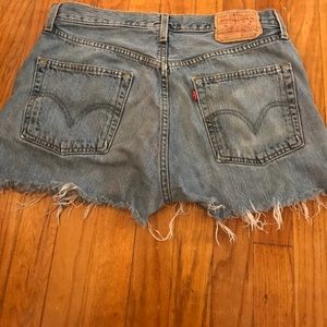 High wasted Levi Cut Offs - Destroyed