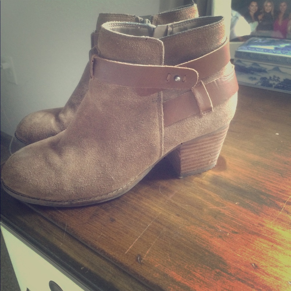 Dolce vita ankle booties