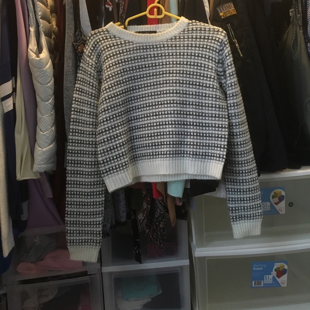knit crop top sweater