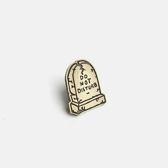 Prize Pins Accessories - Prize Pins ⚰️ "Do Not Disturb" Tombstone Pin
