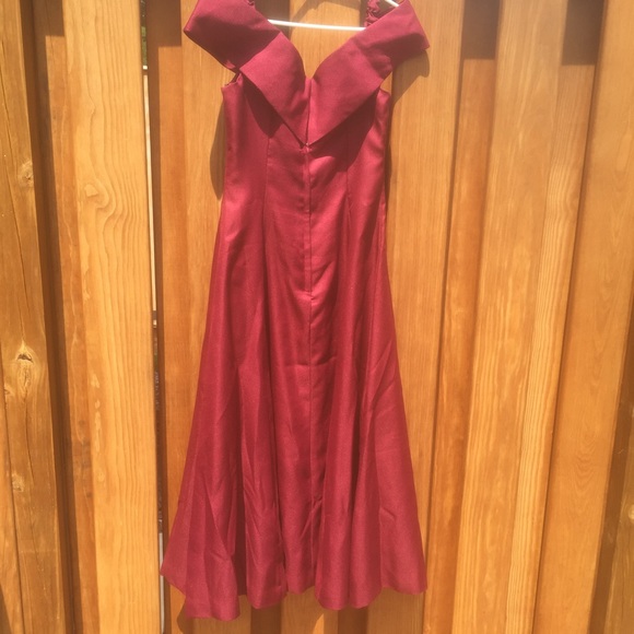Burgundy off-shoulder full-length dress - Picture 2 of 4