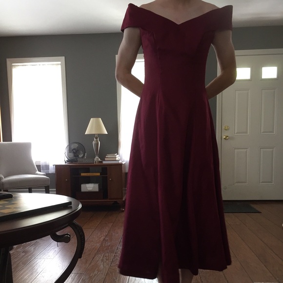 Burgundy off-shoulder full-length dress - Picture 3 of 4