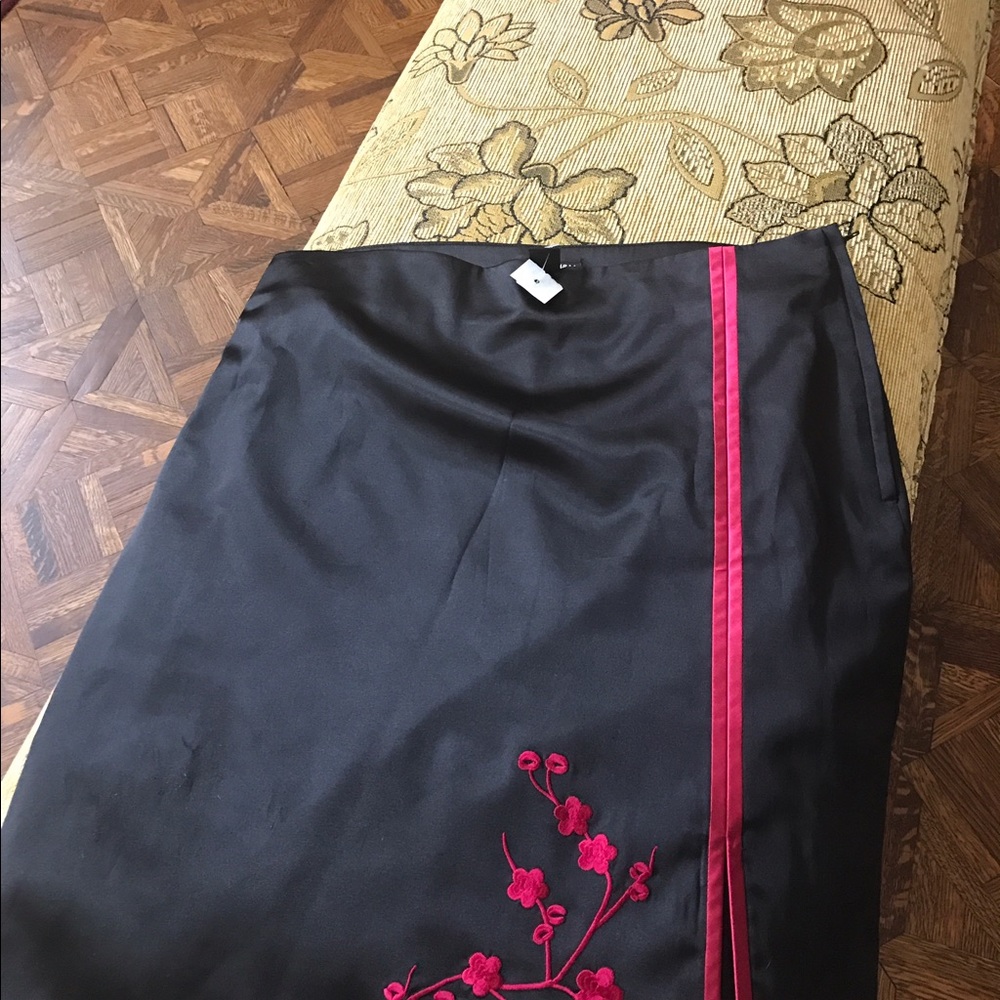 H&M Skirt black w/red silk flowers. Side split sz8