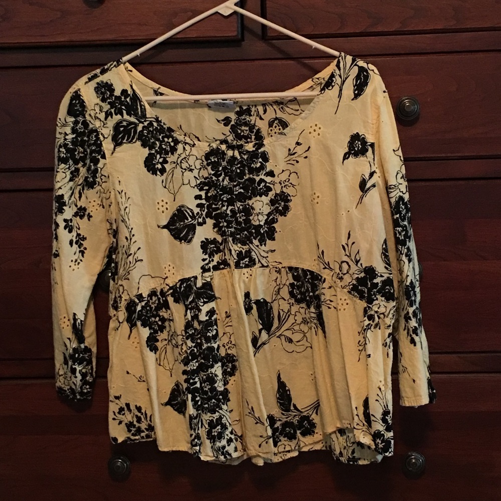 Stunning yellow top!