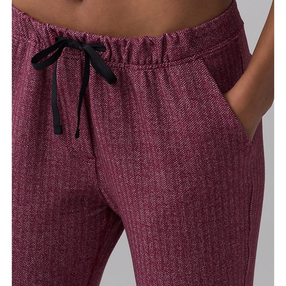 NWT lululemon jet crop slim!