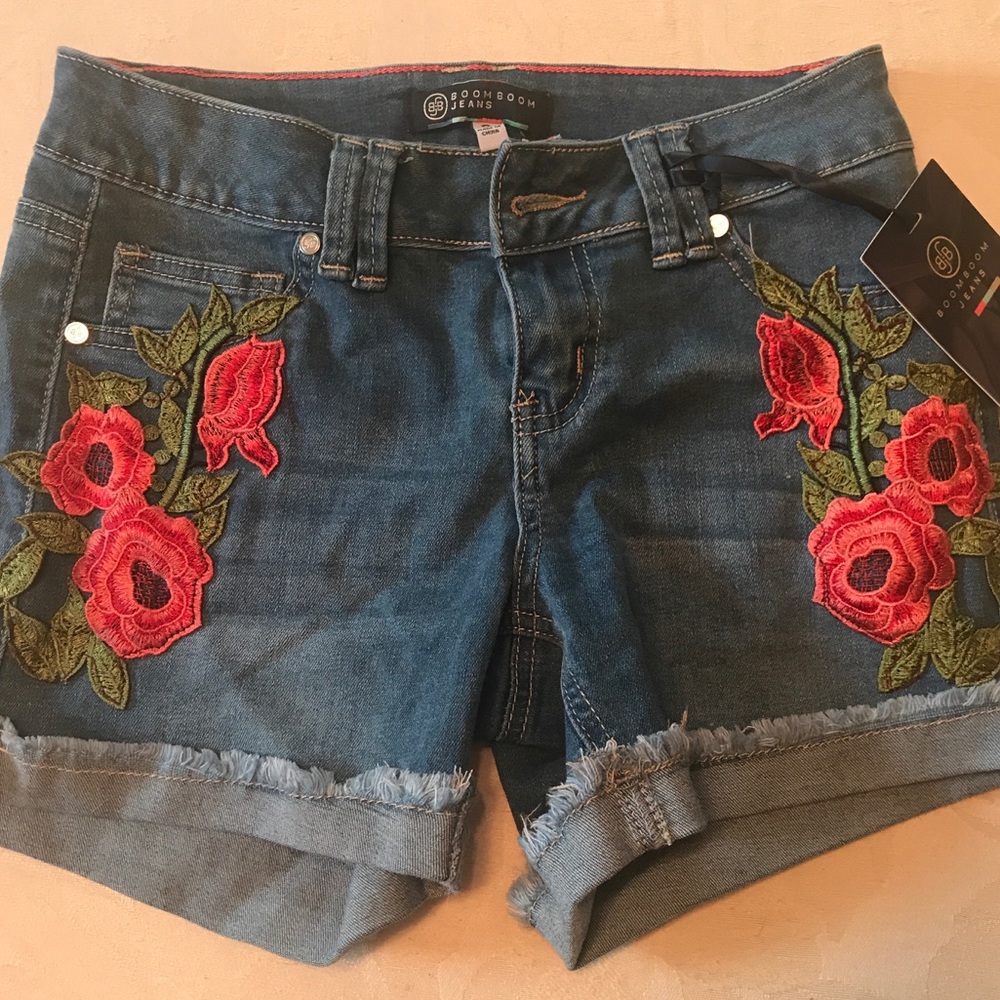 High rise rose detail jean shorts