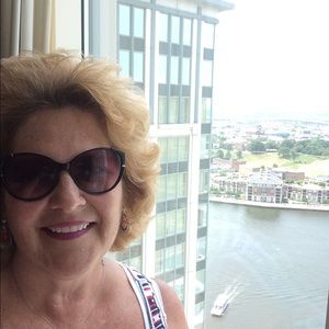 Meet your Posher, Beverly