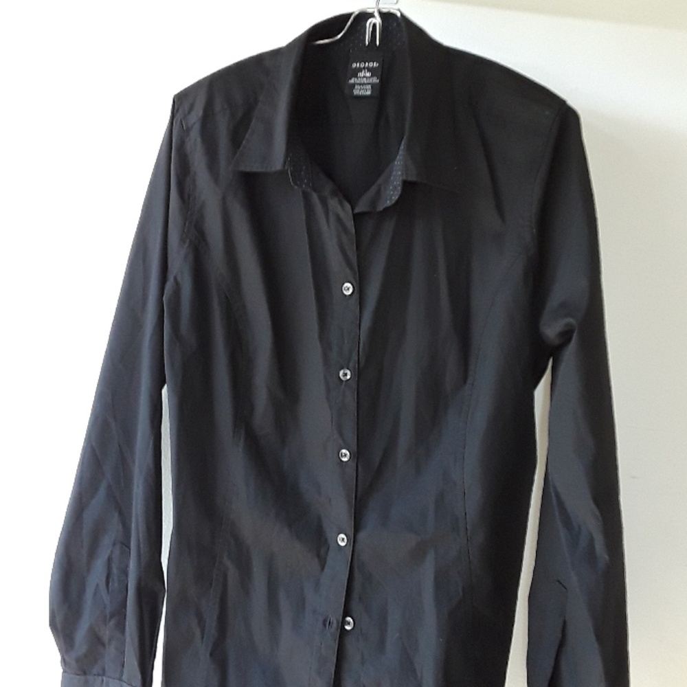 Every day use. Long sleeve blk shirt.