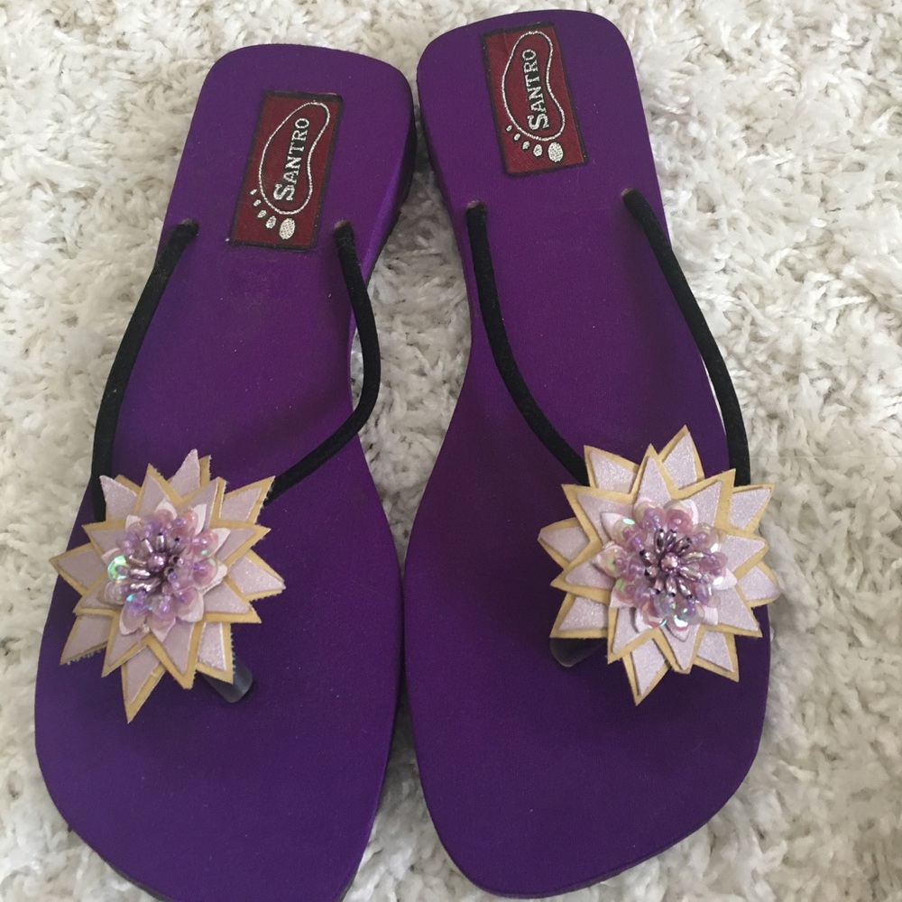 NWOT Beautiful Flower sandals! Purple  /lavender