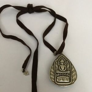 Bueutiful necklace with blue stone