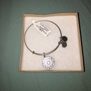 NWT Alex and Ani New Beginnings