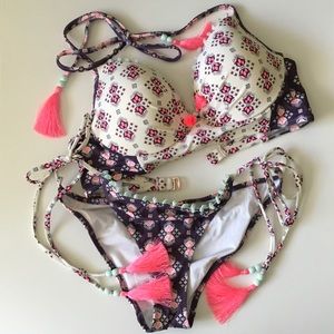 never worn NWOT VS bihemian bikini!