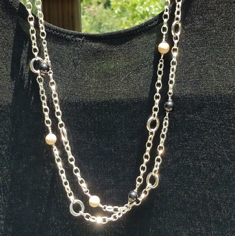 Black & beige beaded necklace