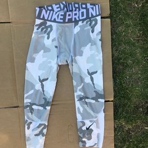 Nike Pro combat 3/4 compression pants