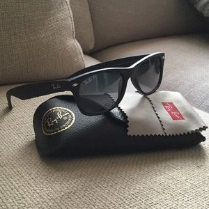 Ray-Ban New Wayfarer Classic Sunglasses