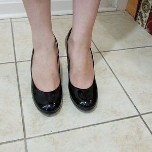 Tahari round toe 1 inch heels
