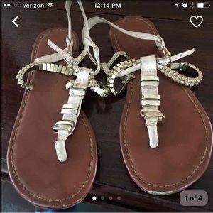 ISO. Aldo Size 10 ish. Please tag me 💕
