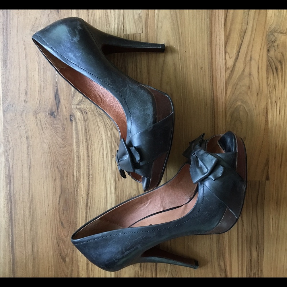 37.5 EUC black distressed leather platform heels
