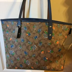 Coach Tote Purse !! Super Cute!!!