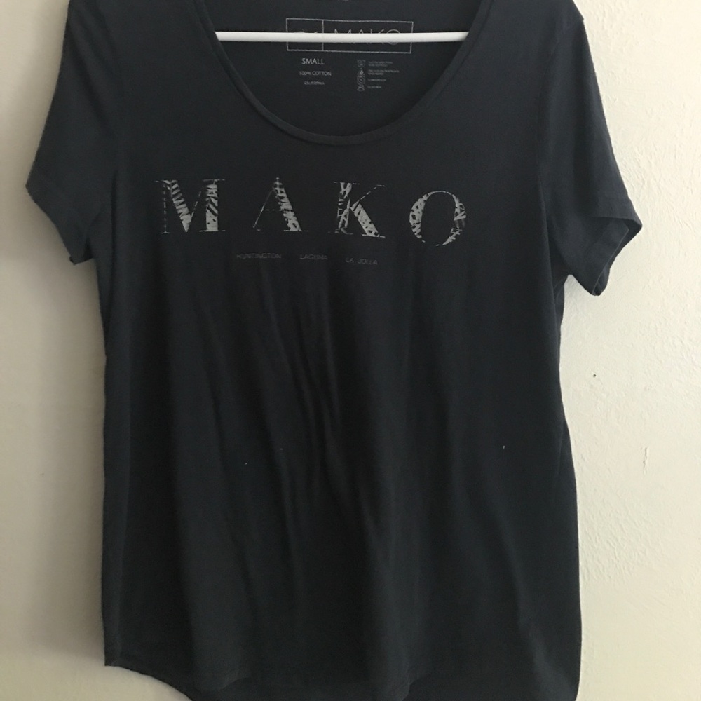 Mako simple navy t shirt