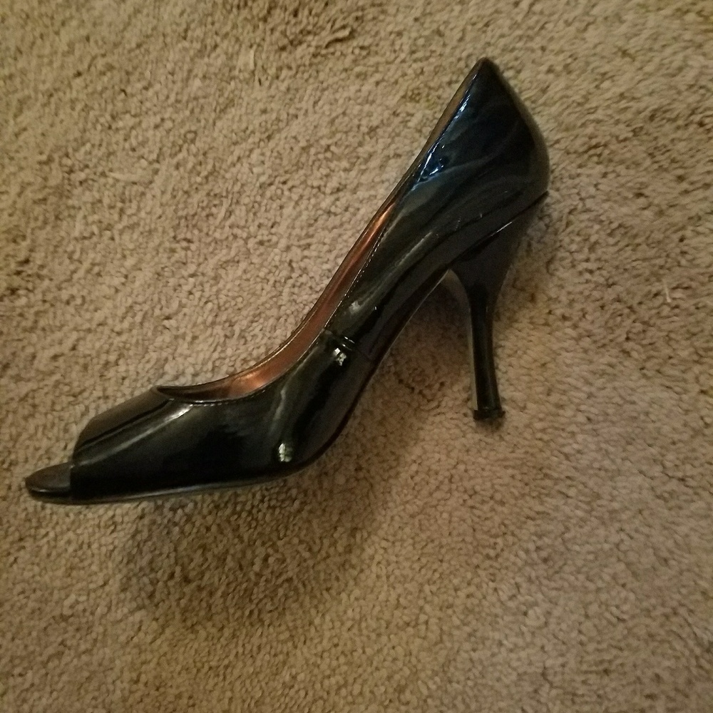 Enzo Angiolini peep toe heels