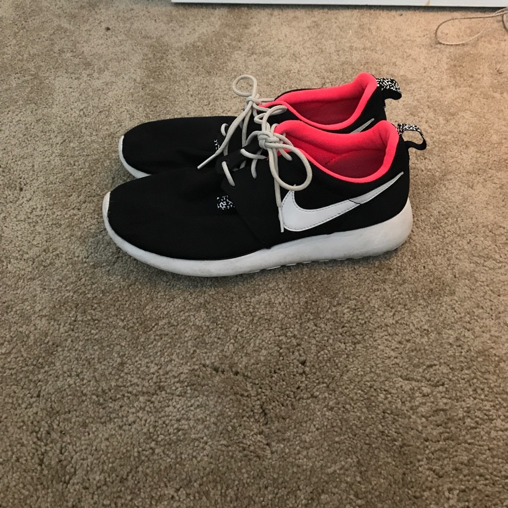 Nike Roshe Sneakers