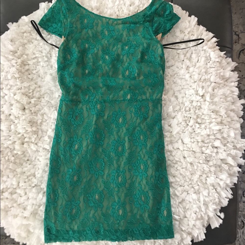 Green BEBE dress ❤️