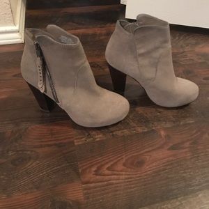Steve Madden Tan suede booties