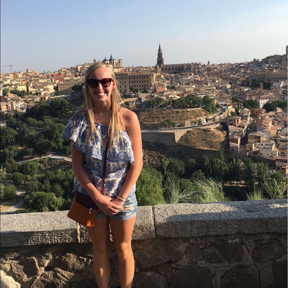 Meet your Posher, Alexis