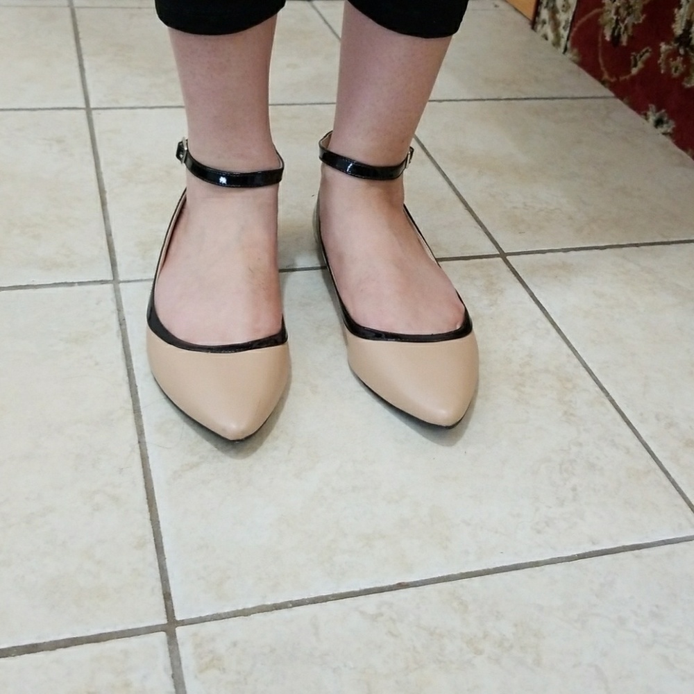 BCBG FLATS, GREAT CONDITION
