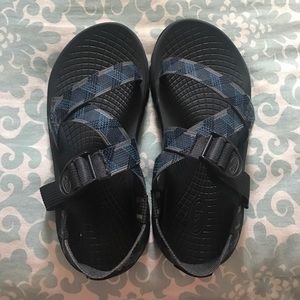 Men's Chacos Size 8 in Blue Print