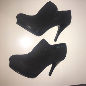 Fioni Black Heels