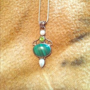 Malachite, peridot & pearl pendant necklace