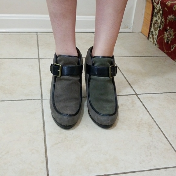 Suade wedge booties - Picture 1 of 4