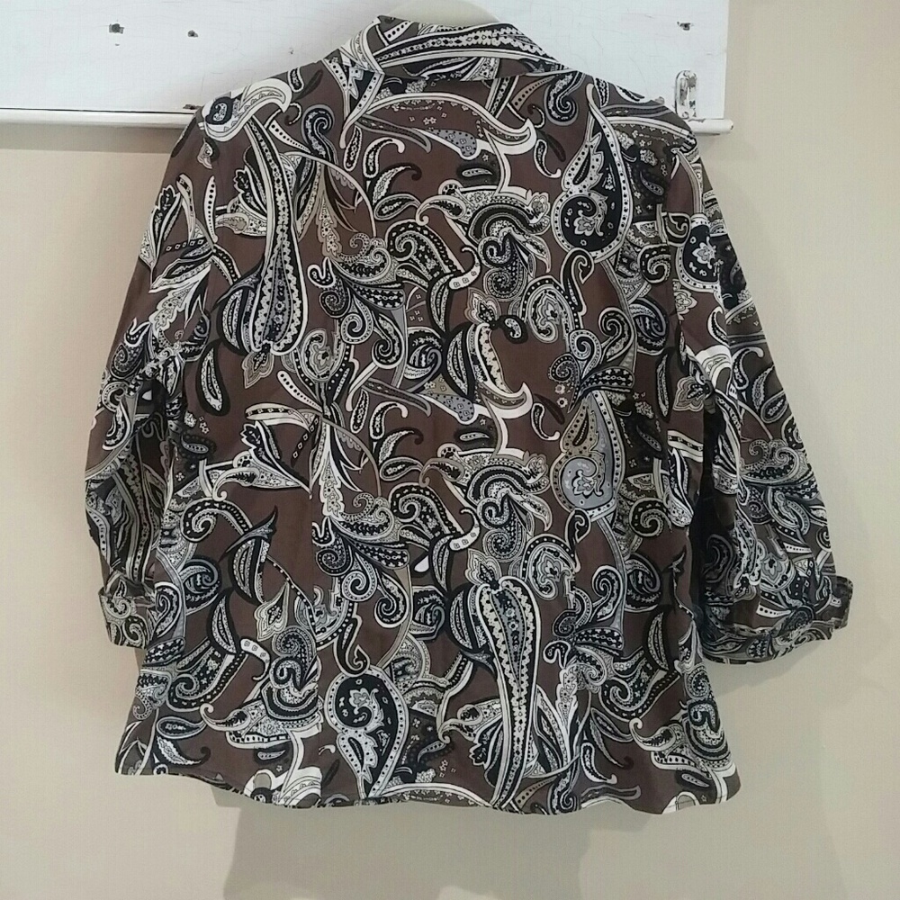 Button down - Picture 3 of 3