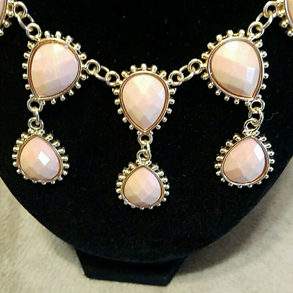 🍂🍂CHARMING DROP NECKLACE AND EARRING SET - Picture 2 of 4