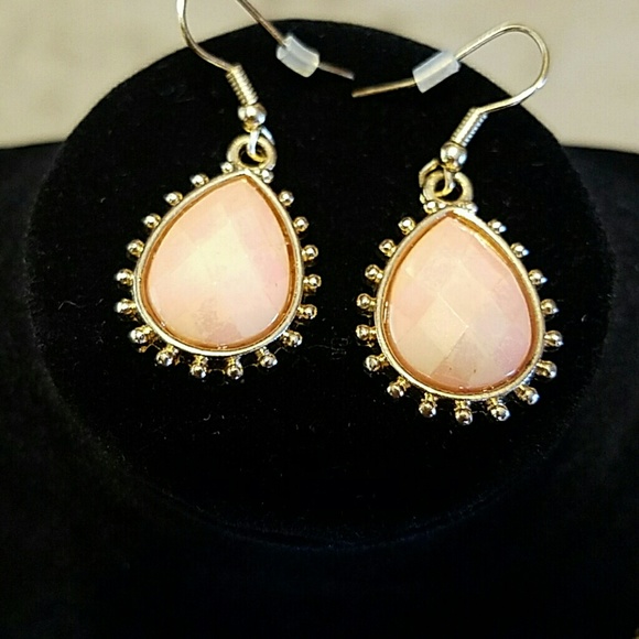 🍂🍂CHARMING DROP NECKLACE AND EARRING SET - Picture 3 of 4