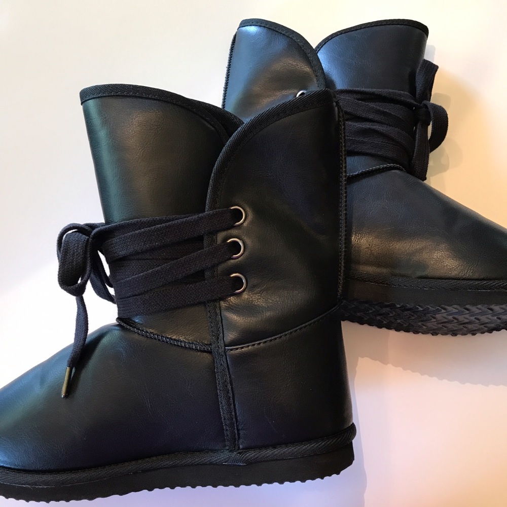 Black Boots with Fur Lining