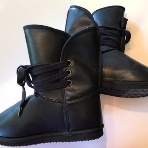 Black Boots with Fur Lining