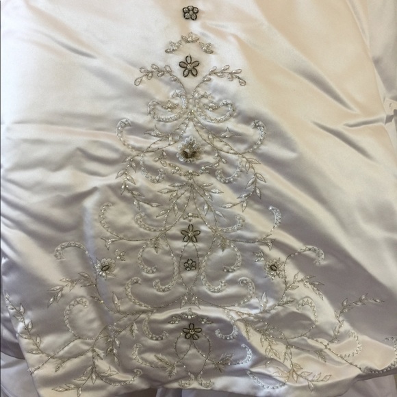 Alfred Angelo Wedding Dress - Picture 3 of 8