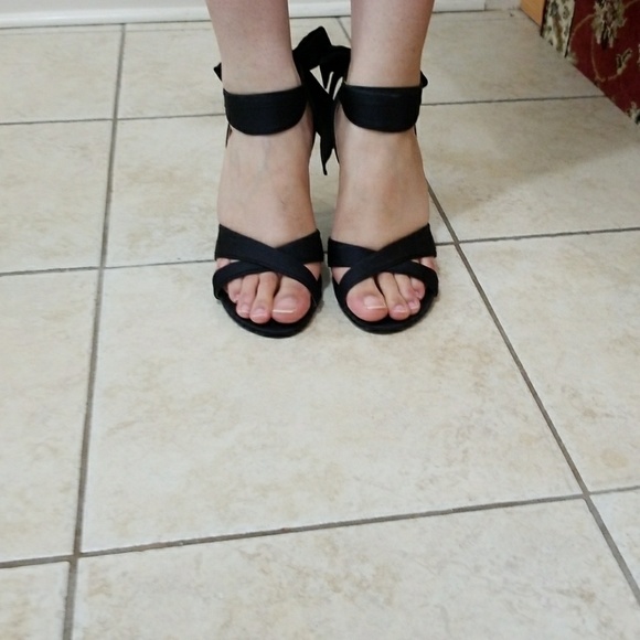Black sandles with silver heels & a BOW👡 - Picture 1 of 4