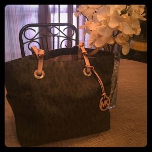 Authentic MK tote 👜