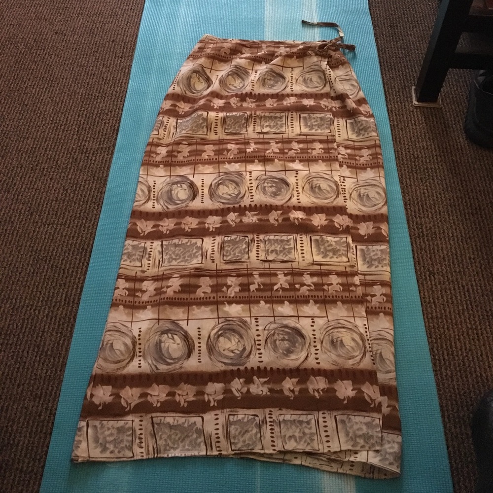 Woman's wrap maxi skirt. Size 8.