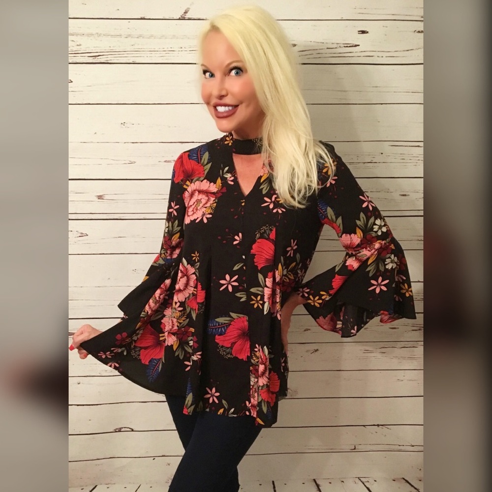 LAST 1! Gorgeous self tie keyhole 3qtr sleeve top - Picture 2 of 3